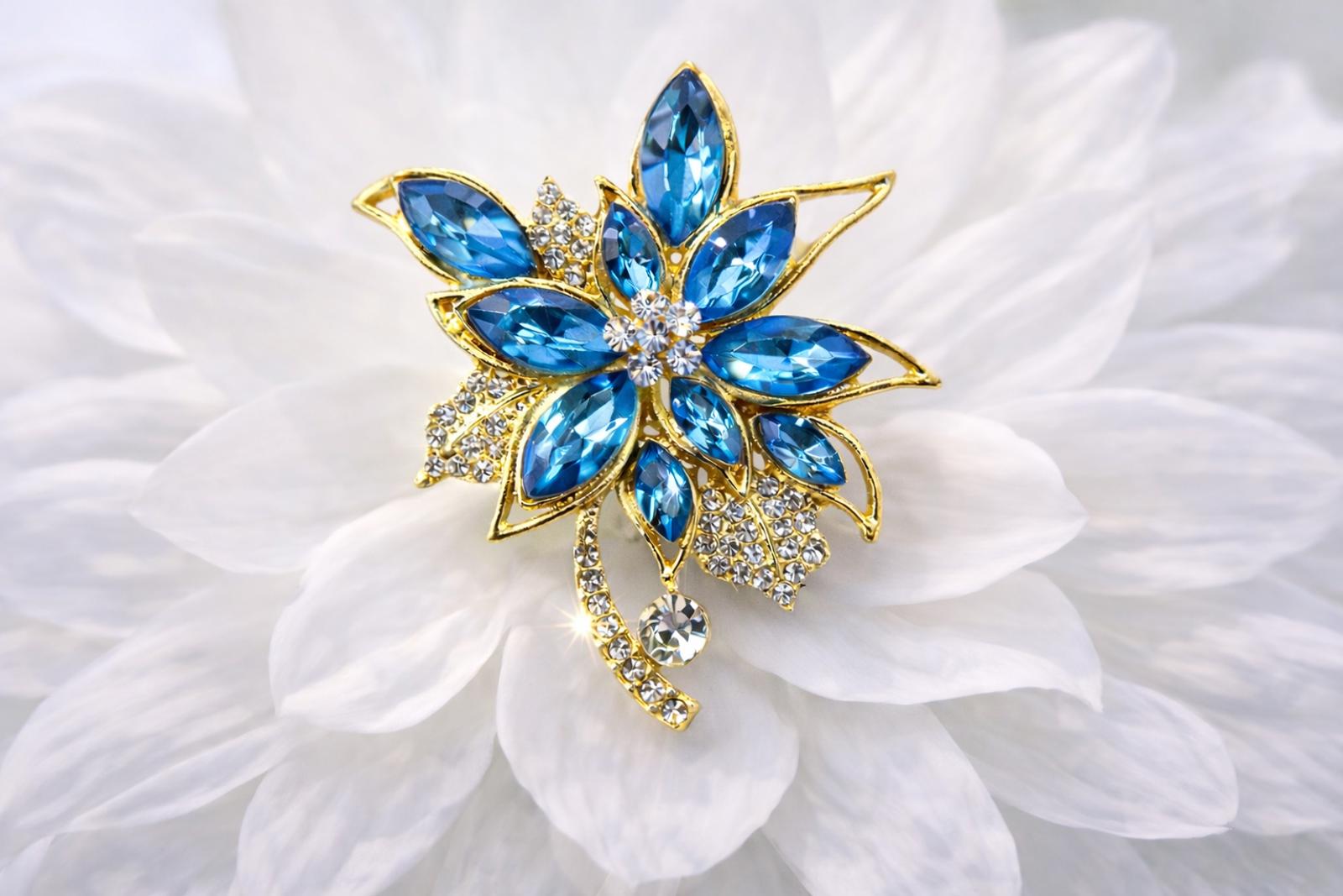 Blue Rhinestone Flower Brooch Gold Tone w/ Clear Rhinestone Accent Pin FREE SHIP