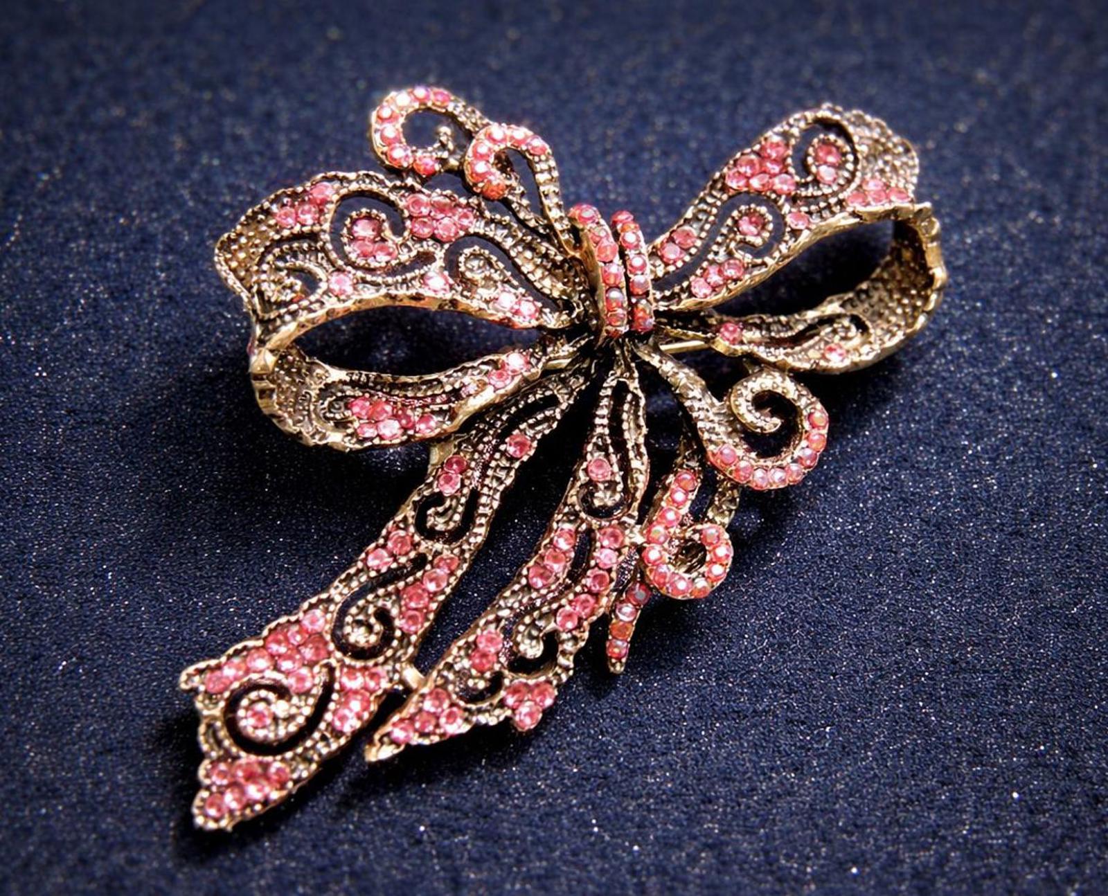 Vintage Pink Rhinestone Bow Brooch Gold Tone Filigree Statement FREE SHIPPING