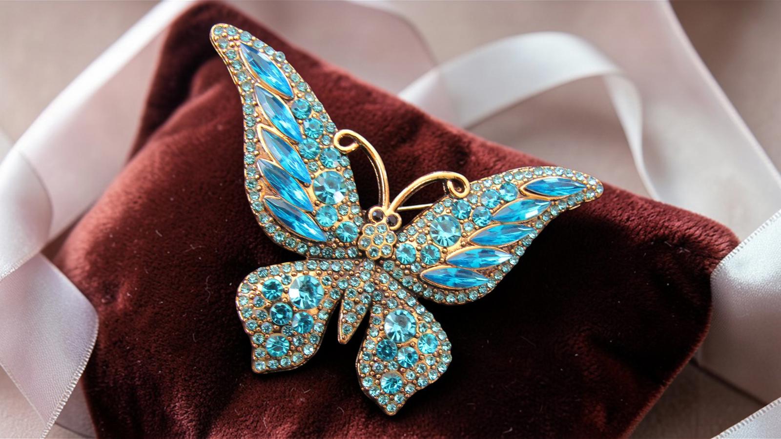 Vintage Blue Crystal Rhinestone Butterfly Brooch Pin – Blue & Azure Gold-Tone