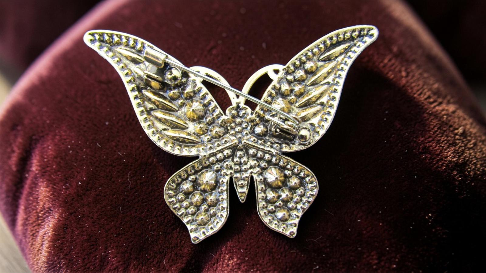 Vintage Blue Crystal Rhinestone Butterfly Brooch Pin – Blue & Azure Gold-Tone