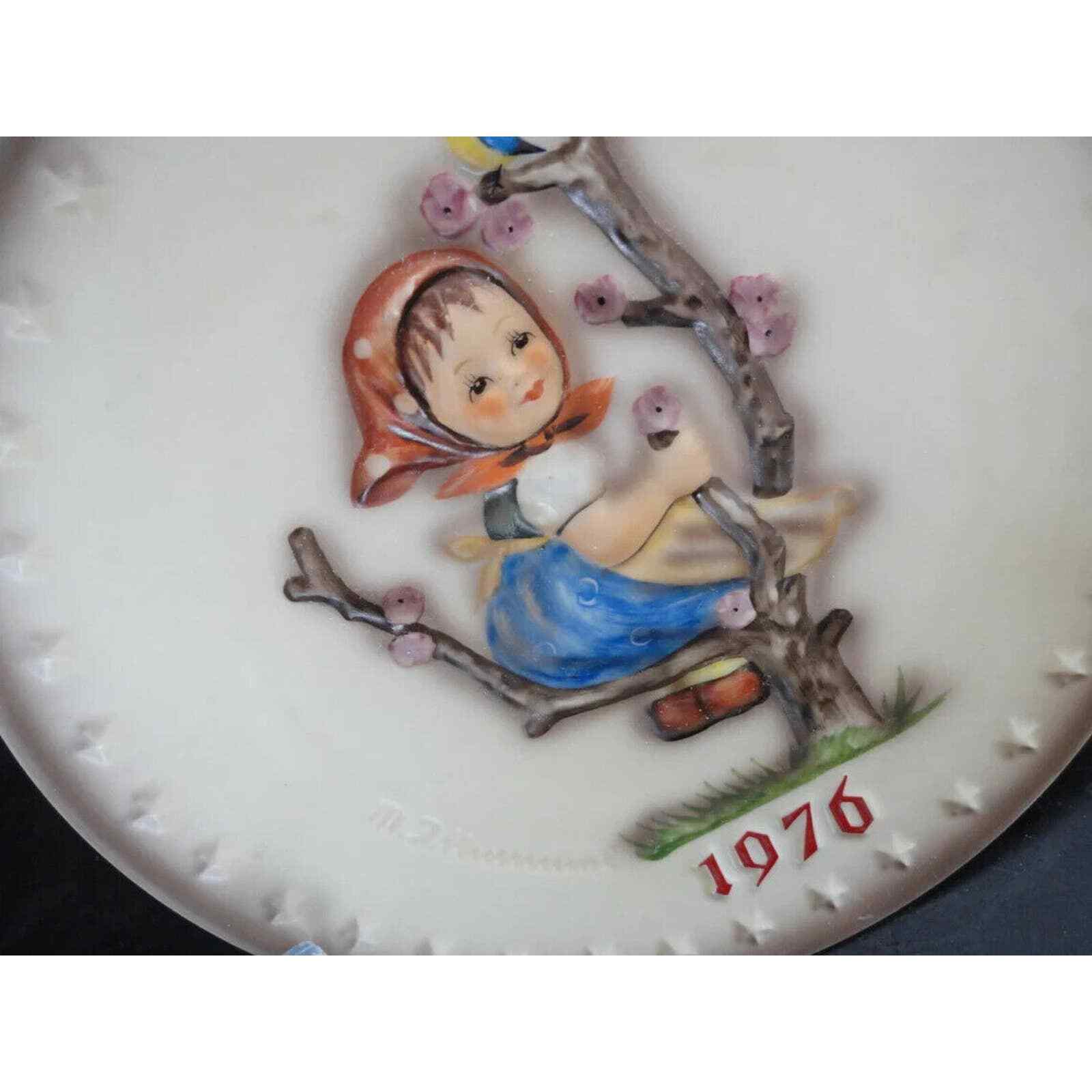 1976 Hummel Plate "Apple Tree Girl" 6th Annual Plate West Germany