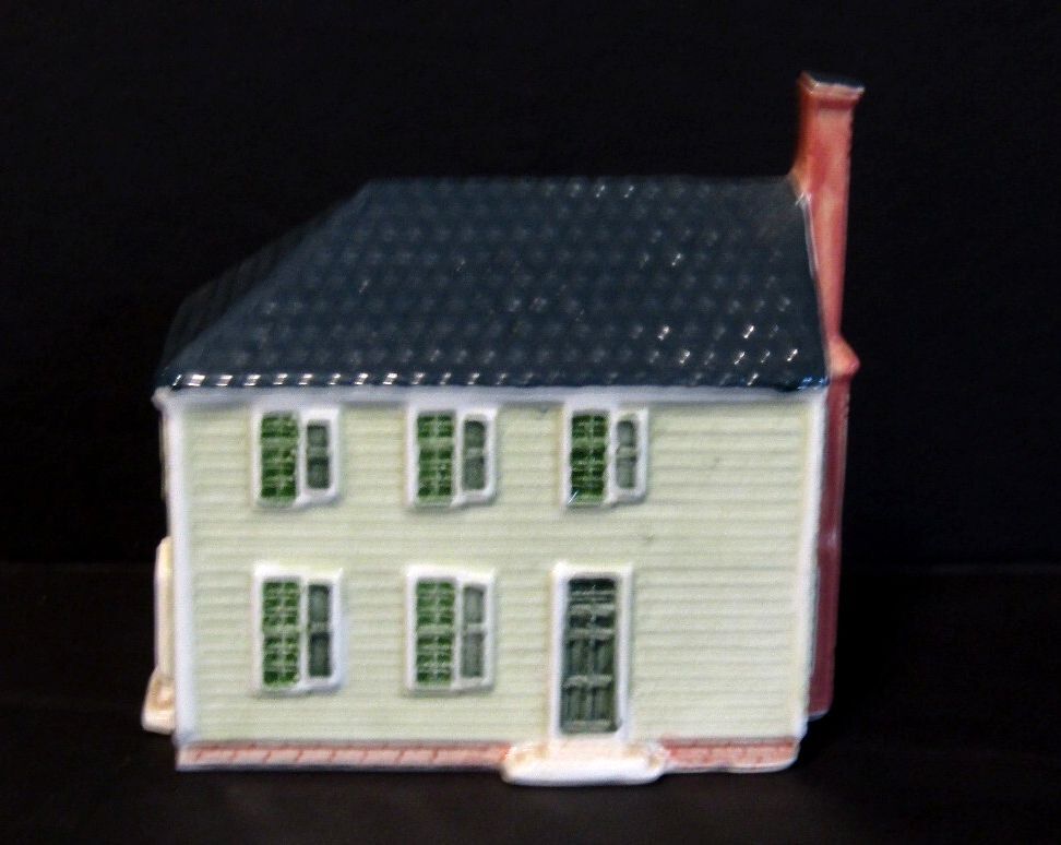 Royal Goedewaagen Pasteur & Galt Apothecary Colonial Williamsburg Figurine Delft