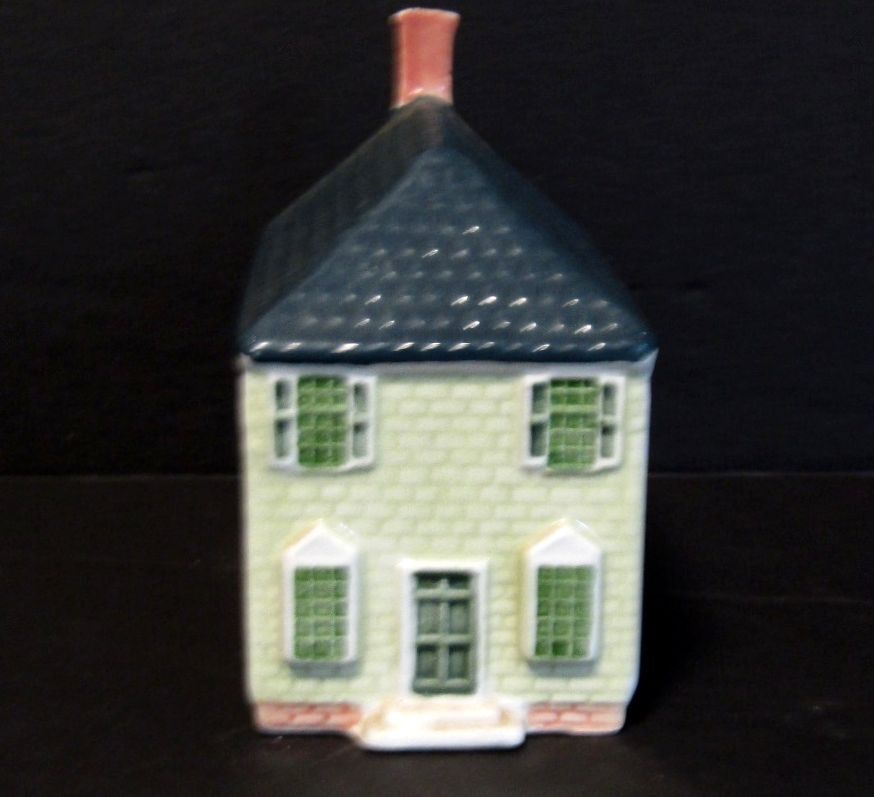 Royal Goedewaagen Pasteur & Galt Apothecary Colonial Williamsburg Figurine Delft